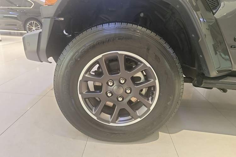 Used Jeep Gladiator 2022 3.6L Pioneer Edition Left Front Wheel Hub