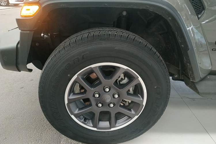 Used Jeep Gladiator 2022 3.6L Pioneer Edition Left Front Wheel Hub