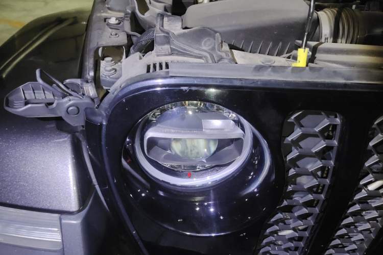 Used Jeep Gladiator  Right Front Headlight