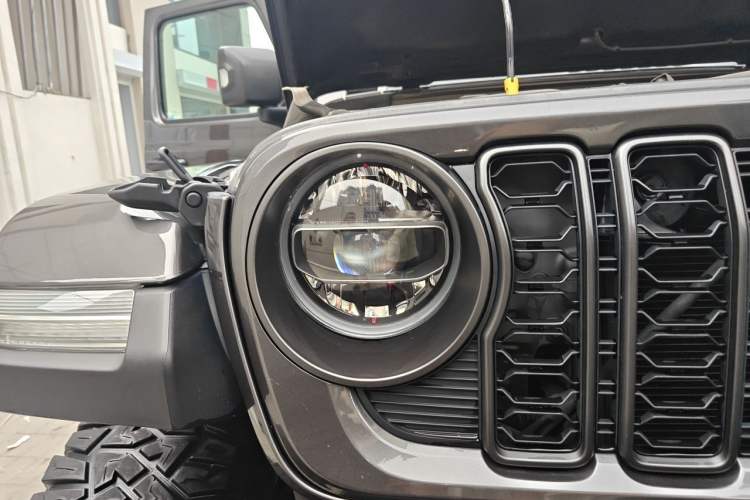 Used Jeep Gladiator 2022 3.6L Pioneer Edition Right Front Headlight