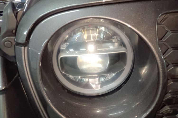 Used Jeep Gladiator 2022 3.6L Pioneer Edition Right Front Headlight