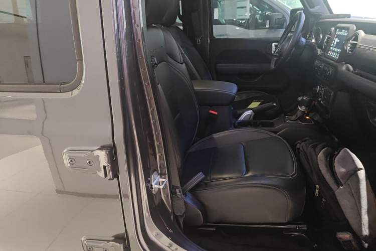 Used Jeep Gladiator 2022 3.6L Pioneer Edition Right Front Seat