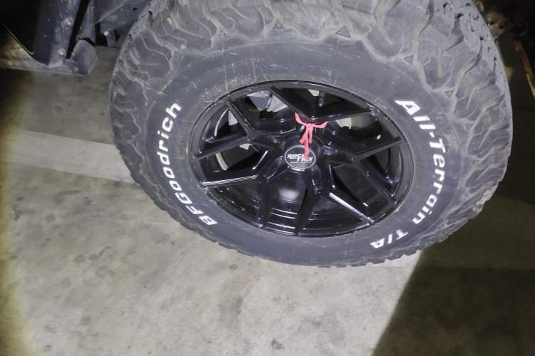 Used Jeep Gladiator  Right Front Wheel Hub