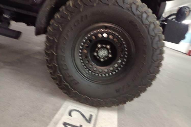Used Jeep Gladiator 2022 3.6L Pioneer Edition Right Front Wheel Hub