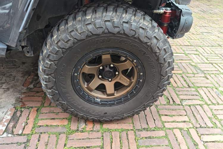 Used Jeep Gladiator 2022 3.6L Pioneer Edition Right Front Wheel Hub