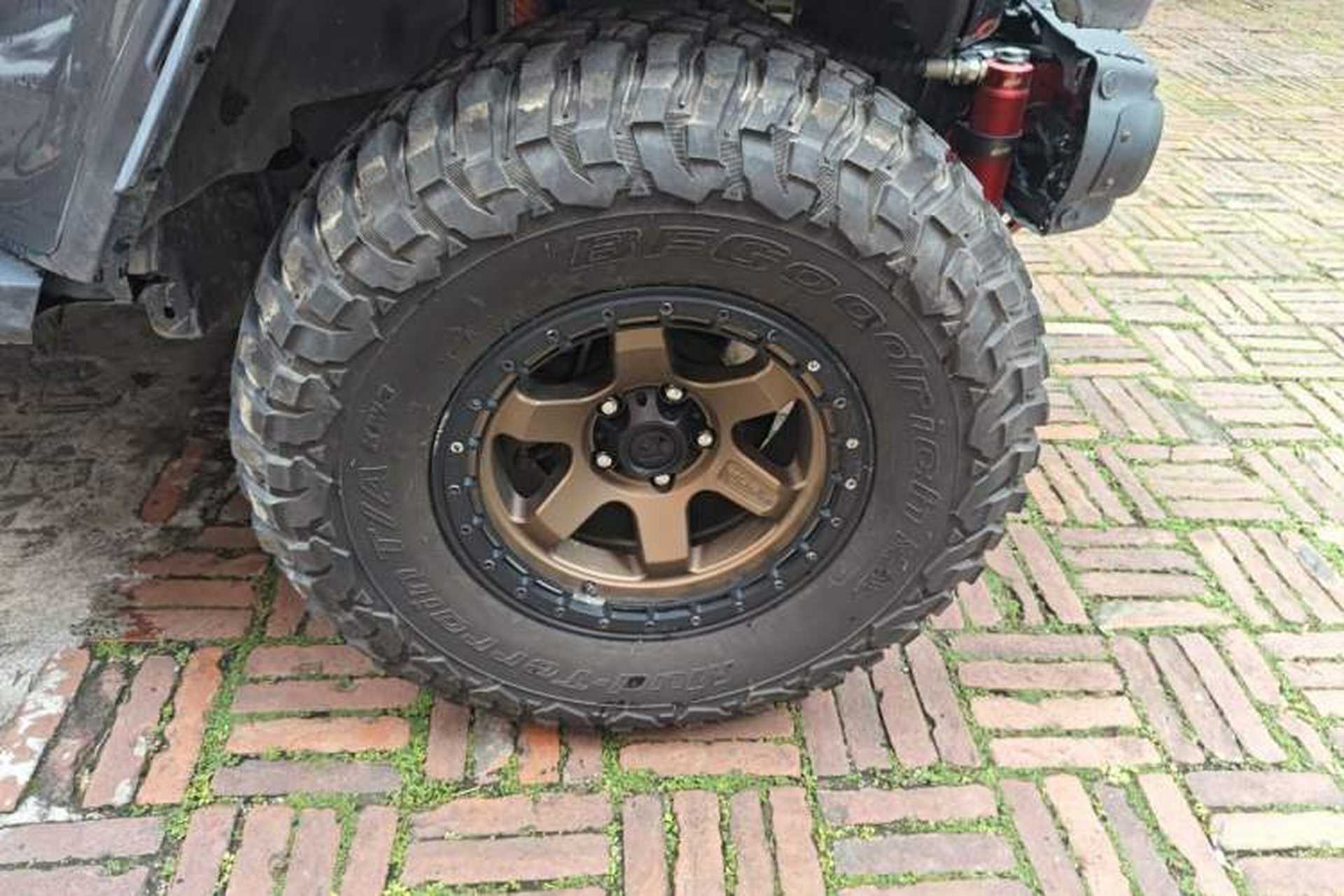 Used Jeep Gladiator 2022 3.6L Pioneer Edition Right Front Wheel Hub