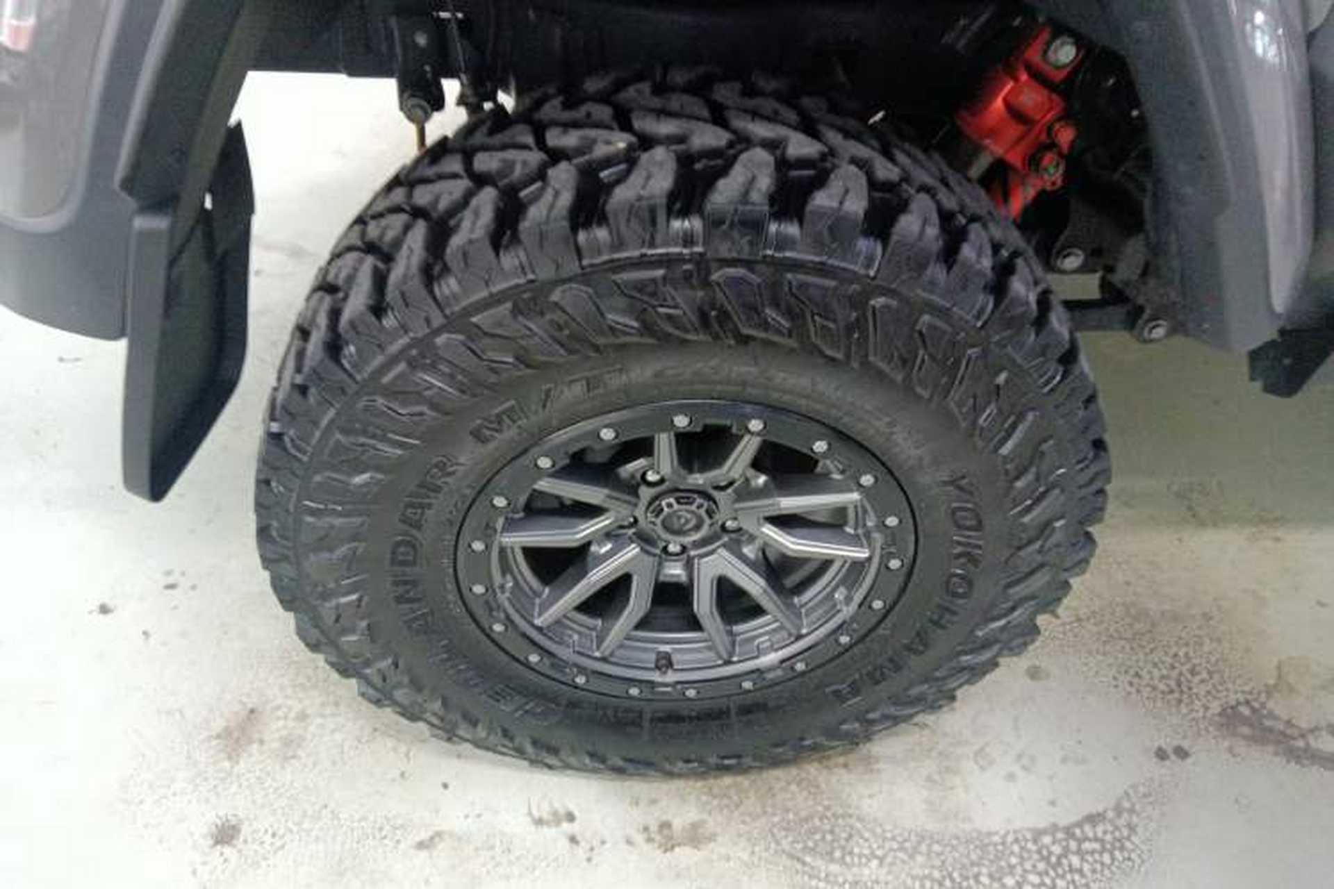 Used Jeep Gladiator 2022 3.6L Pioneer Edition Right Rear Wheel Hub