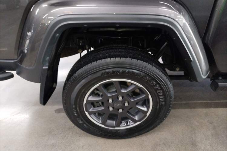 Used Jeep Gladiator 2022 3.6L Pioneer Edition Right Rear Wheel Hub