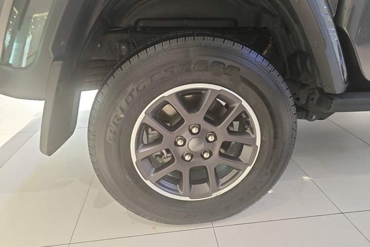 Used Jeep Gladiator 2022 3.6L Pioneer Edition Right Rear Wheel Hub