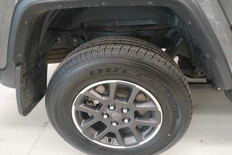 Used Jeep Gladiator 2022 3.6L Pioneer Edition Right Rear Wheel Hub