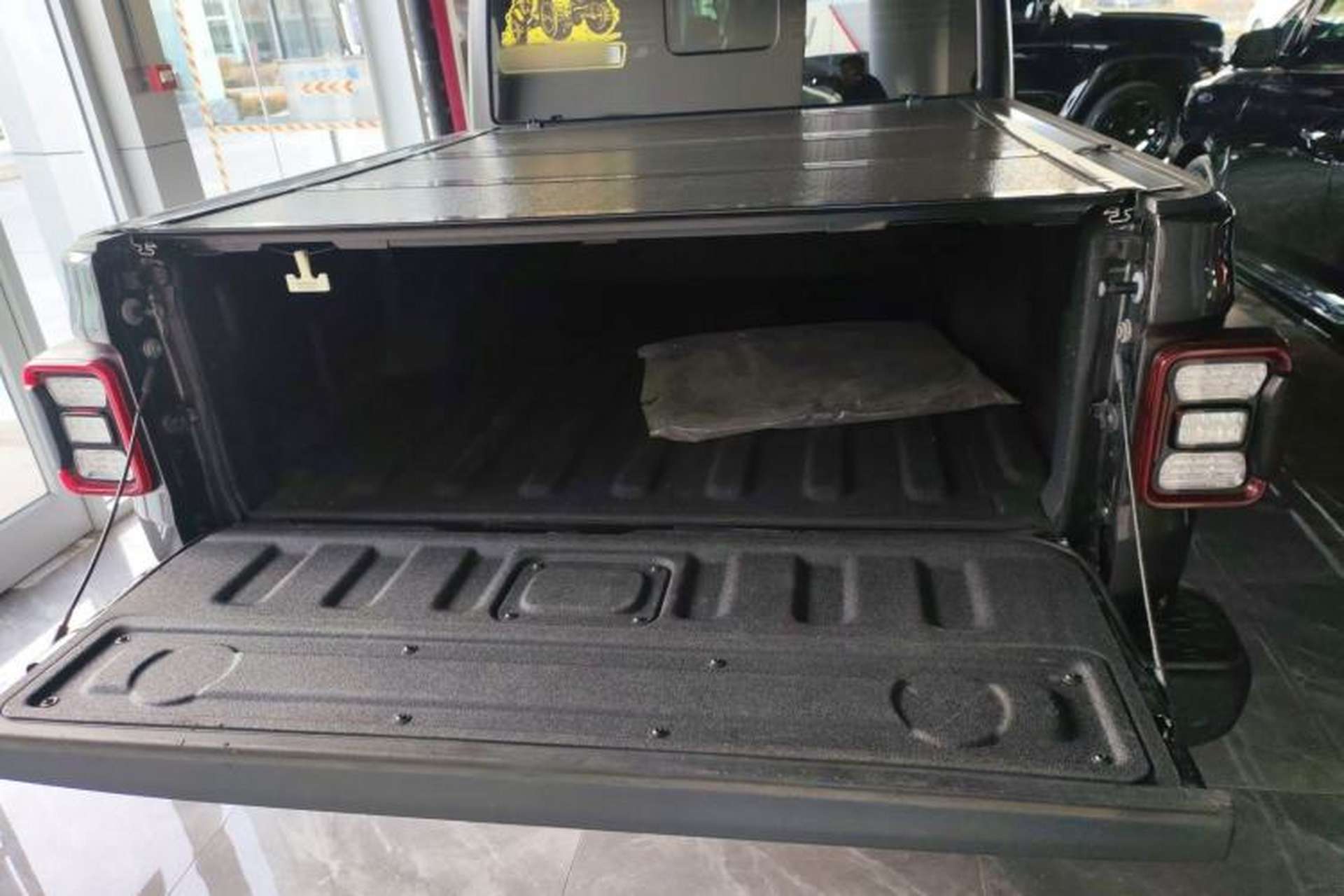 Used Jeep Gladiator 2022 3.6L Pioneer Edition Trunk