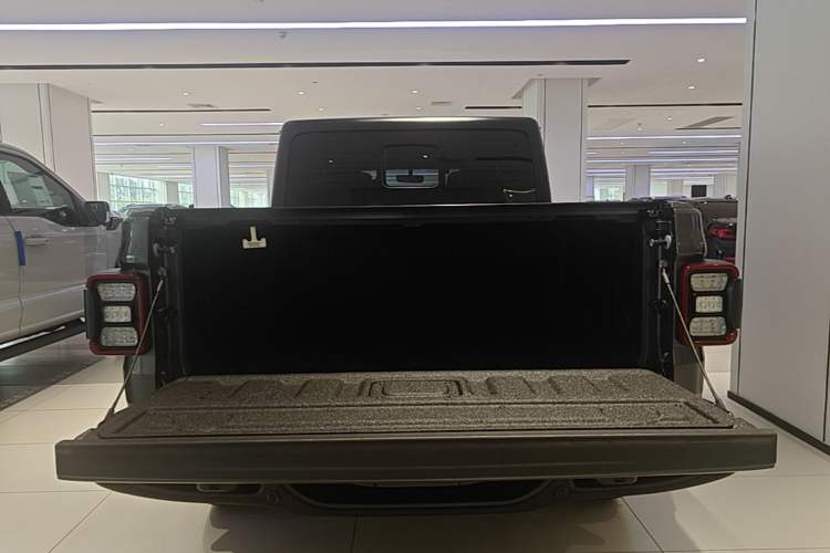 Used Jeep Gladiator 2022 3.6L Pioneer Edition Trunk