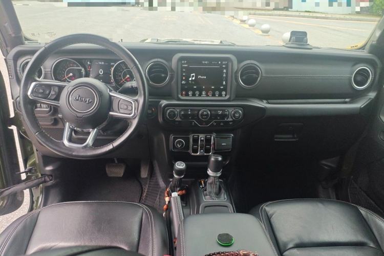 Used Jeep Gladiator 2022 3.6L Pioneer Edition Center Console