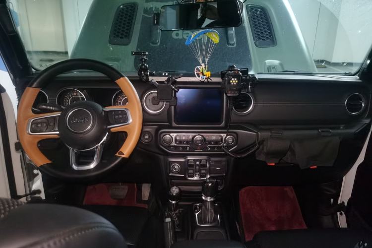 Used Jeep Gladiator 2022 3.6L Pioneer Edition Center Console