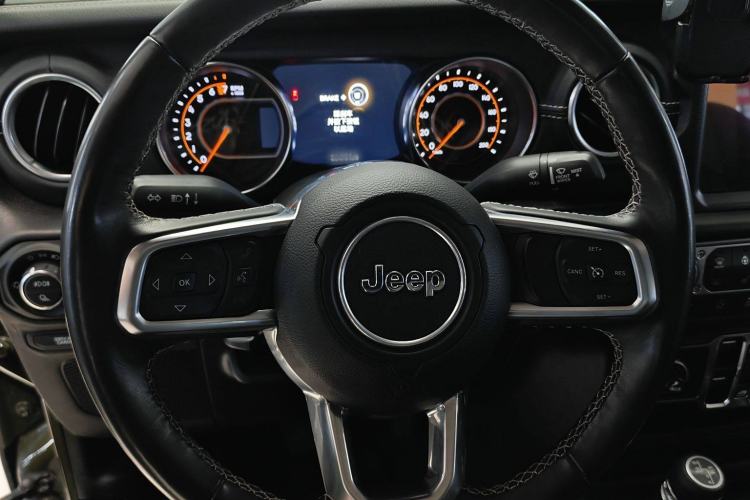 Used Jeep Gladiator 2022 3.6L Pioneer Edition Interior 2