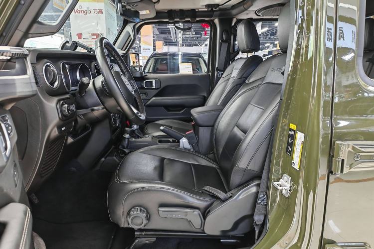 Used Jeep Gladiator 2022 3.6L Pioneer Edition Interior 4