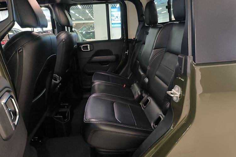 Used Jeep Gladiator 2022 3.6L Pioneer Edition Interior 4