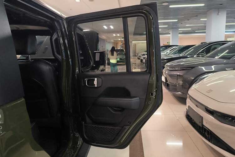 Used Jeep Gladiator 2022 3.6L Pioneer Edition Interior 6