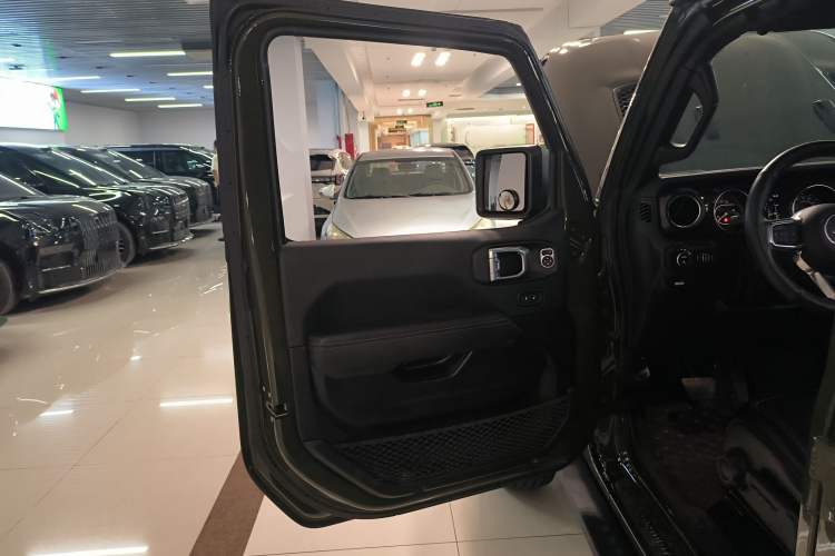 Used Jeep Gladiator 2022 3.6L Pioneer Edition Interior 7