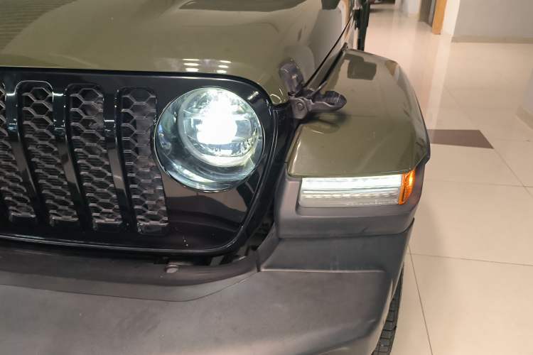 Used Jeep Gladiator 2022 3.6L Pioneer Edition Left Front Headlight