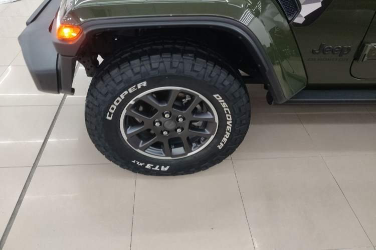 Used Jeep Gladiator 2022 3.6L Pioneer Edition Left Front Wheel Hub
