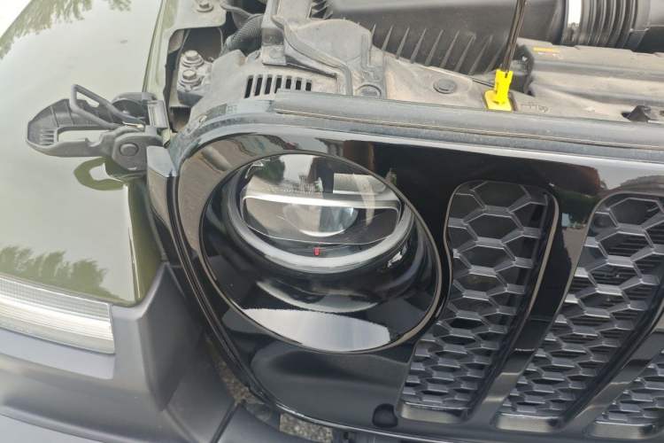 Used Jeep Gladiator 2022 3.6L Pioneer Edition Right Front Headlight