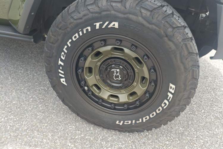 Used Jeep Gladiator 2022 3.6L Pioneer Edition Right Front Wheel Hub