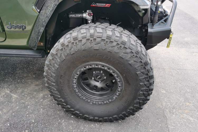 Used Jeep Gladiator 2022 3.6L Pioneer Edition Right Front Wheel Hub