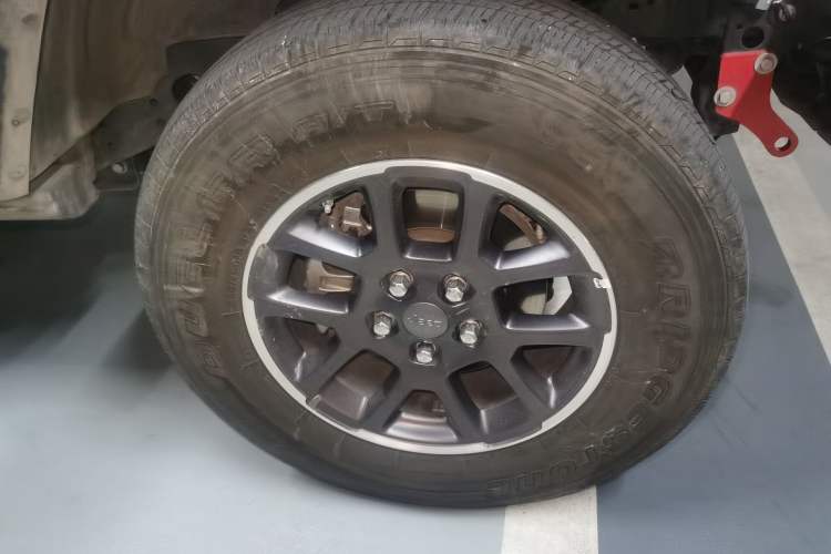 Used Jeep Gladiator 2022 3.6L Pioneer Edition Right Front Wheel Hub