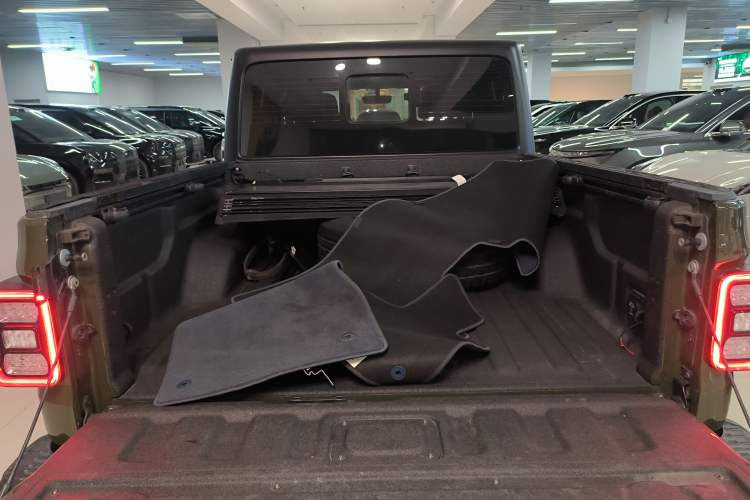Used Jeep Gladiator 2022 3.6L Pioneer Edition Trunk