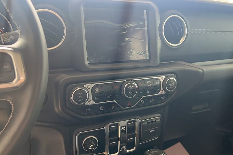 Used Jeep Gladiator 2022 3.6L Pioneer Edition Audio And AC Panel