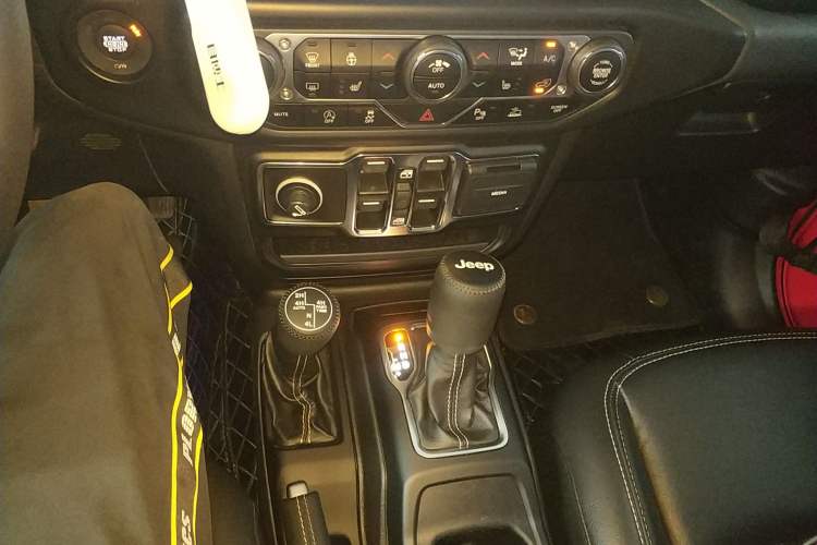 Used Jeep Gladiator 2022 3.6L Pioneer Edition Gear Lever