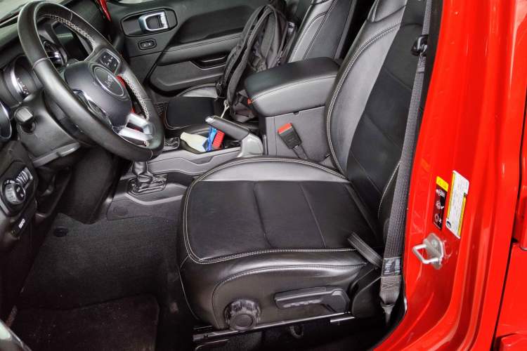 Used Jeep Gladiator 2022 3.6L Pioneer Edition Left Front Seat