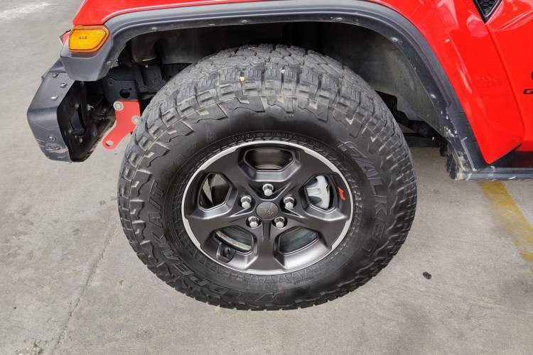Used Jeep Gladiator 2022 3.6L Pioneer Edition Left Front Wheel Hub