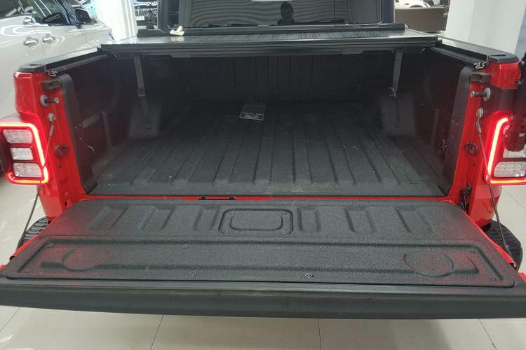 Used Jeep Gladiator 2022 3.6L Pioneer Edition Trunk