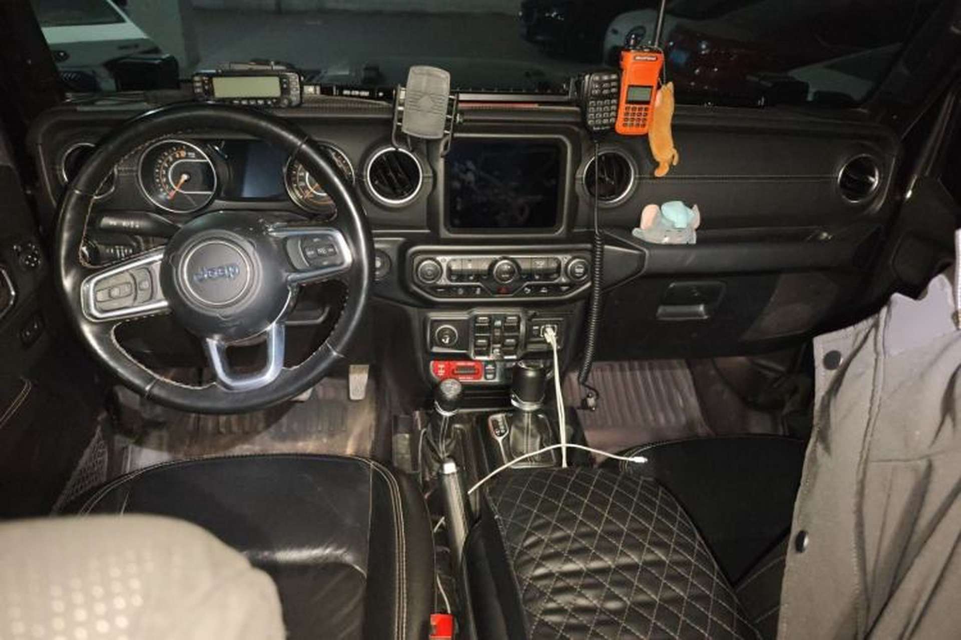 Used Jeep Gladiator 2022 3.6L Pioneer Edition Center Console