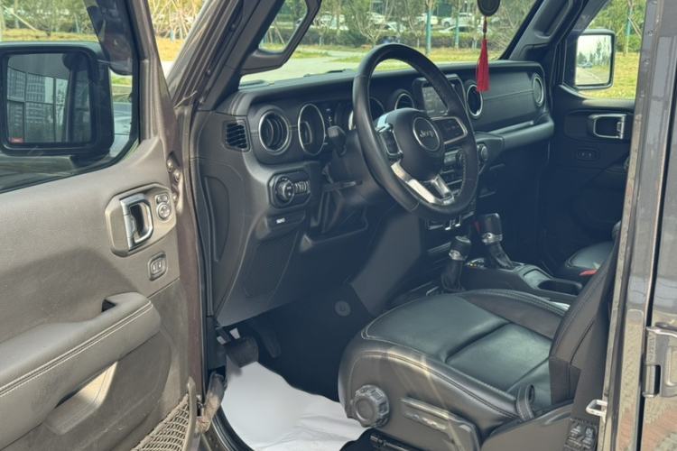 Used Jeep Gladiator 2022 3.6L Pioneer Edition Interior 4