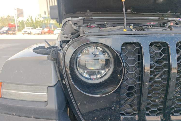Used Jeep Gladiator 2022 3.6L Pioneer Edition Right Front Headlight