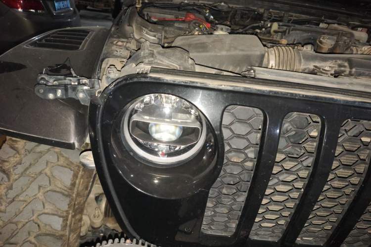 Used Jeep Gladiator 2022 3.6L Pioneer Edition Right Front Headlight