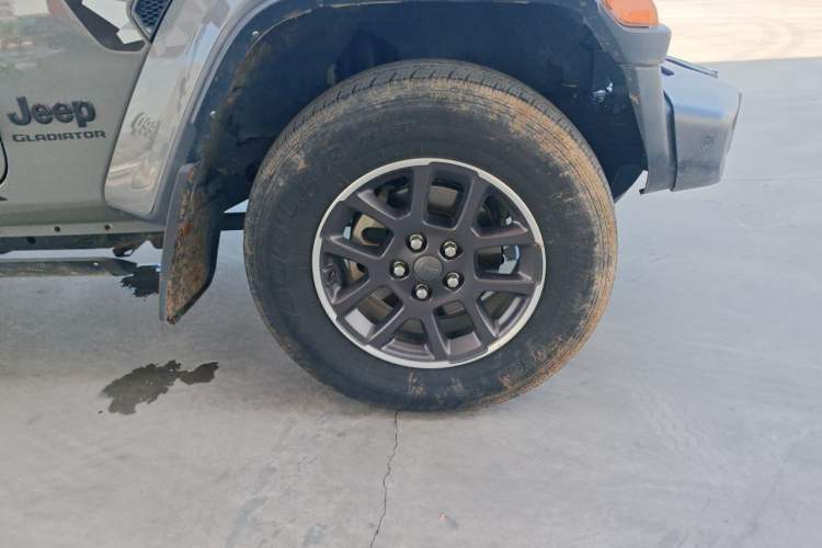 Used Jeep Gladiator 2022 3.6L Pioneer Edition Right Front Wheel Hub