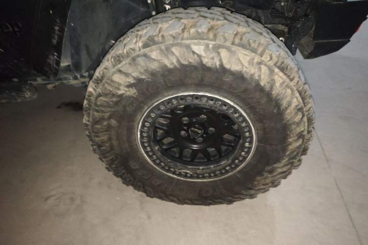 Used Jeep Gladiator 2022 3.6L Pioneer Edition Right Front Wheel Hub