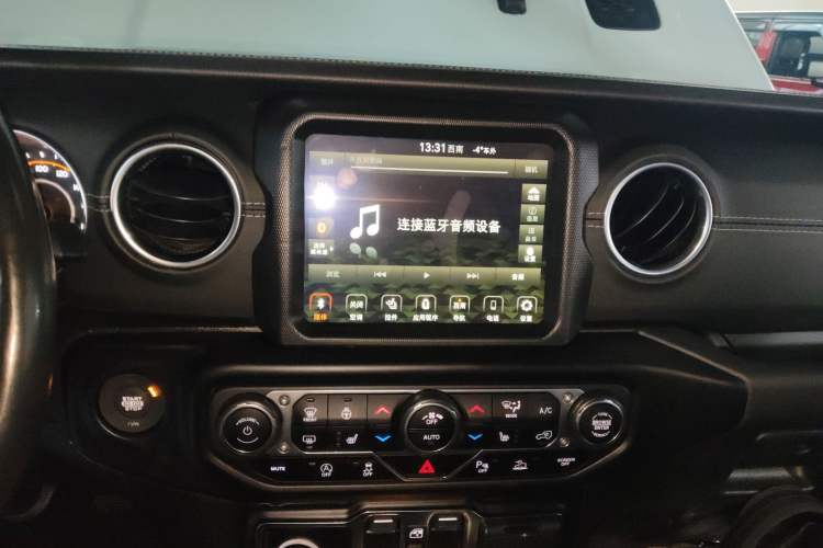 Used Jeep Gladiator 2022 3.6L Pioneer Edition Audio And AC Panel