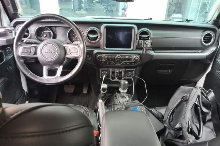 Used Jeep Gladiator 2022 3.6L Pioneer Edition Center Console
