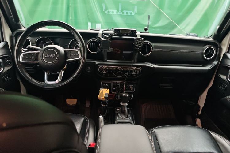 Used Jeep Gladiator 2022 3.6L Pioneer Edition Center Console