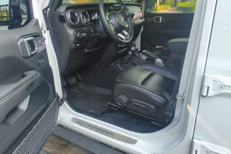 Used Jeep Gladiator 2022 3.6L Pioneer Edition Driver Seat