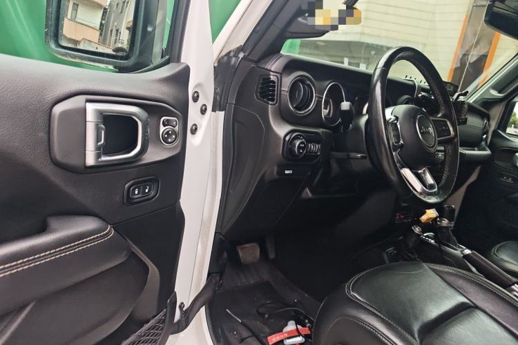 Used Jeep Gladiator 2022 3.6L Pioneer Edition Driver Seat
