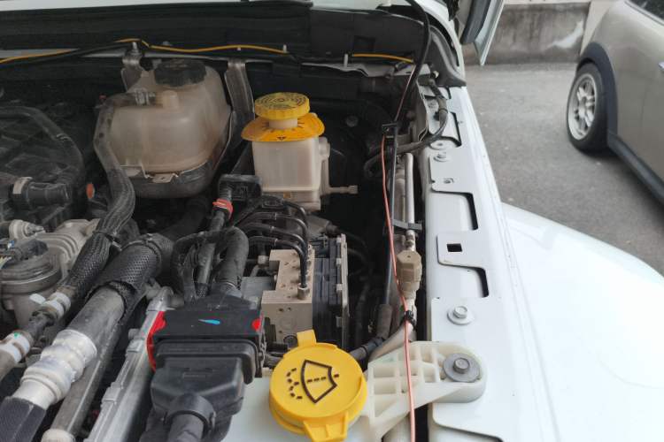 Used Jeep Gladiator 2022 3.6L Pioneer Edition Engine Bay Left