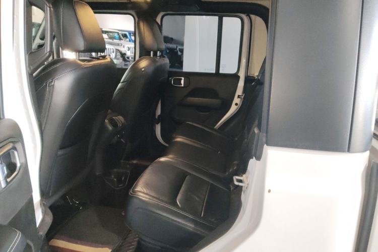 Used Jeep Gladiator 2022 3.6L Pioneer Edition Interior 4