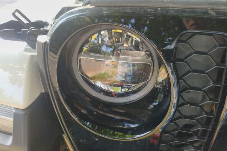 Used Jeep Gladiator 2022 3.6L Pioneer Edition Right Front Headlight