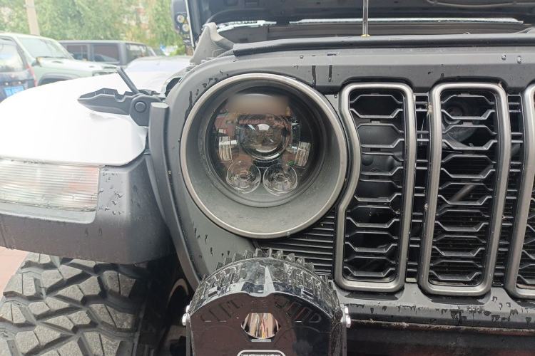 Used Jeep Gladiator  Right Front Headlight